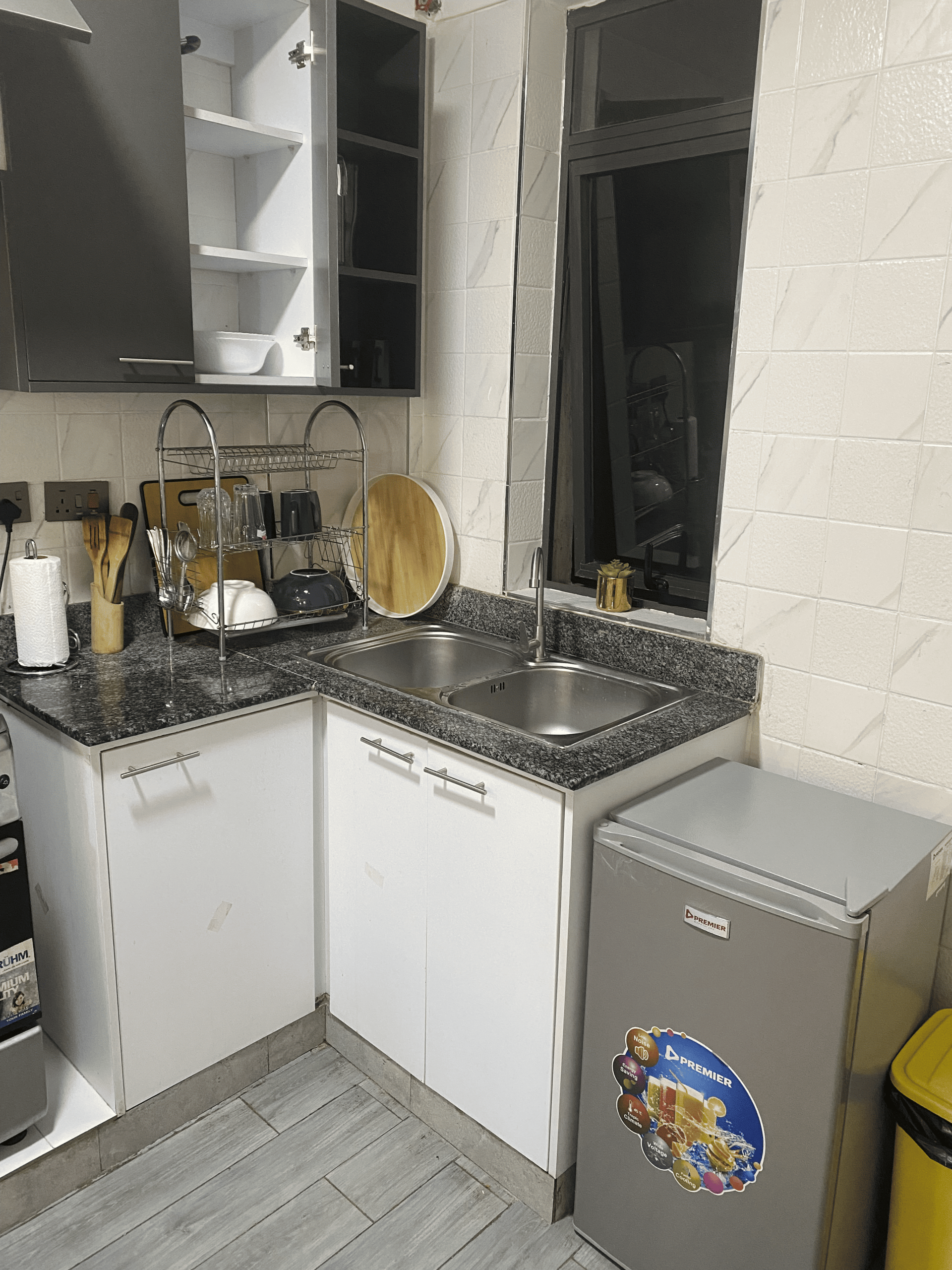 studio-apartment-kitchen